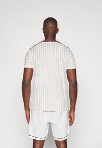 Fila STRIPES JASCHA - Αθλητικό μπλουζάκι - white alyssum/cabernet