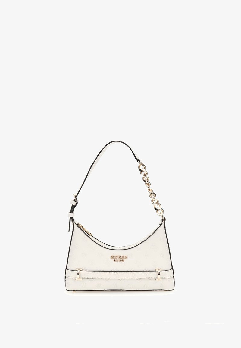 Borsa sintetica bianca con design curvo, dettagli neri, accessori dorati e tracolla a catena staccabile. Presenta un logo sul davanti.