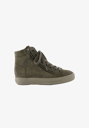 Olivgrüner Veloursleder-High-Top-Sneaker mit seitlichem Reißverschluss, Schnürsenkeln, rundem Zehenbereich, gepolsterter beiger Sohle und einem geprägten runden Logo am Knöchel.