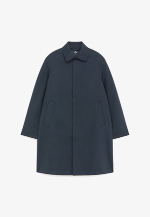 Marineblauer Mantel mit einreihiger Knopfleiste, Kragen und zwei Seitentaschen auf weißem Hintergrund.
