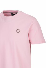 Helles rosa Baumwoll-T-Shirt mit Rundhalsausschnitt und kurzen Ärmeln. Ist mit einem kleinen gestickten Wappenlogo auf der linken Brust versehen.