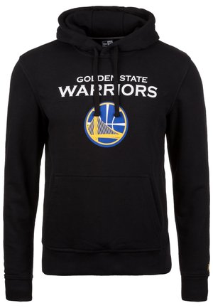 Sudadera negra con capucha que presenta el texto "Golden State Warriors" en blanco, un logo circular con acentos azules y amarillos, y un bolsillo frontal.
