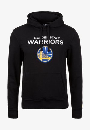 Sudadera negra con capucha que presenta el texto "Golden State Warriors" en blanco, un logo circular con acentos azules y amarillos, y un bolsillo frontal.