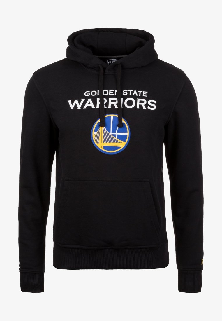 Sudadera negra con capucha que presenta el texto "Golden State Warriors" en blanco, un logo circular con acentos azules y amarillos, y un bolsillo frontal.