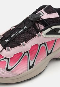 Salomon Sportstyle XT-WHISPER UNISEX - Sapatilhas - fairy tale/black/silver-coloured