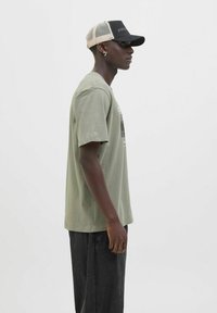 Jack & Jones RUNDHALSAUSSCHNITT  - Printtipaita - shadow
