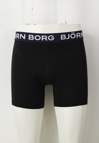 Fekete boxeralsó, navy színű gumírozott derékkal, amelyen fehér "BJÖRN BORG" felirat található. Simogatós, rugalmas anyagból készült.