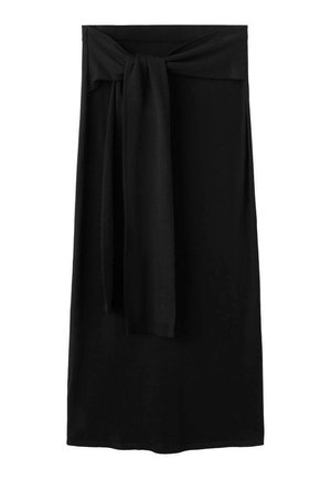 Jupe noire en tissu léger, avec une large ceinture ornée d'un nœud noué à l'avant. Design simple, longueur mi-mollet.