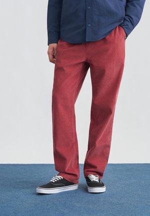 TAXER REGULAR PANT - Püksid - burnt russet