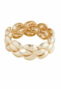 Bague en métal doré avec une chaîne de maillons ovales entrelacés, ayant une finition lisse et brillante. Pas de coutures visibles ; design élégant et continu.