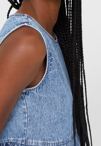 Stradivarius Farkkumekko - light blue