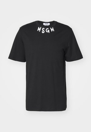 Musta, lyhythihainen T-paita, jossa valkoiset "MSGM"-kirjaimet rinnan yläosassa, lähellä kaulusta.