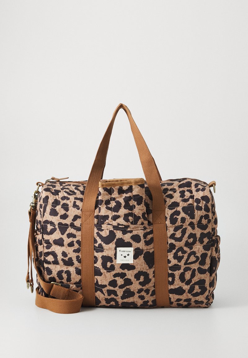 Borsa a tracolla in tessuto leopardato tan e nero, dotata di doppie maniglie marroni, una tracolla regolabile e una piccola tasca frontale.