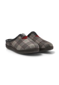 Zapatillas de casa de cuadros con un patrón en gris, rojo y negro; forro suave en gris; diseño de fácil colocación; suela de goma texturizada para mayor agarre.