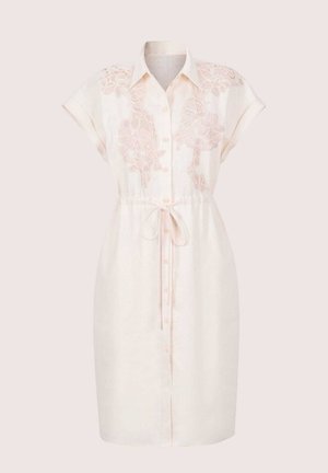 Lichtbeige linnen overhemdjurk met bloemenkantborduursel op de schouders, knopen aan de voorkant, korte mouwen en een gerimpelde taille.