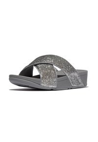 Grijze sleehak sandalen met gekruiste bandjes, voorzien van een glinsterend, textuurrijk oppervlak en een gevormde zool voor extra ondersteuning.