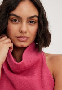 NA-KD NECKHOLDER - Tops - pink