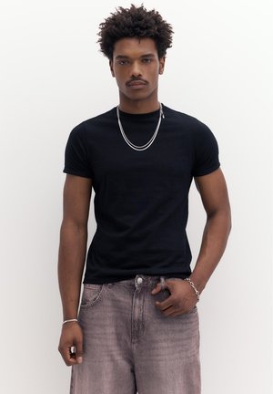 PULL&BEAR BASIC-SHIRT IM MUSCLE-FIT - Tricou basic - black
