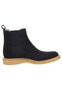 Schwarze Wildleder Chelsea-Boots mit elastischen Seitenteilen, Zugschlaufe und einer kontrastierenden Gummisohle. Glatte Oberfläche mit abgerundeter Spitze und verstärkten Nähten.