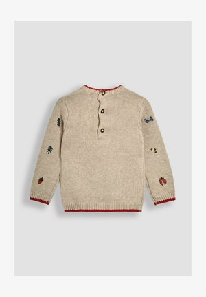 Bež pulover za otroke, pleten z rdečimi detajli, s tremi gumbi na zgornjem hrbtu in majhnimi vezenimi naravnimi motivi na rokavih.
