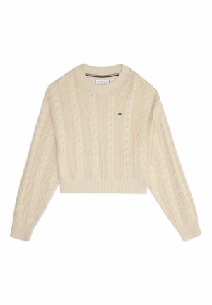 Kremfarvet kabelstrikket cropped sweater med lange ærmer og lille Tommy Hilfiger flaglogo på venstre bryst.