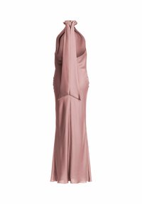 Robe à col licou en satin rose doux, avec une silhouette ajustée et des détails drapés dans le dos, avec un ourlet évasé.