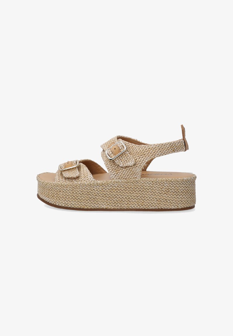 Béžové tkané platformové sandály s dvěma nastavitelnými popruhy, stříbrnými přezkami a strukturovaným povrchem. Tvarovaná stélka pro pohodlí.