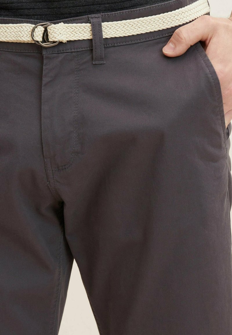 Herren Chino Shorts | TOM TAILOR Shorts tarmac grey/grau - TC44804 Herren Chino Shorts | TOM TAILOR Shorts tarmac grey/grau - TC44804