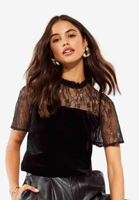 Friends Like These FLUTTER SLEEVE - REGULAR FIT - Blůza - black velvet