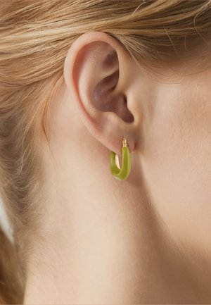 Yokoamii, Pendientes - gold-coloured