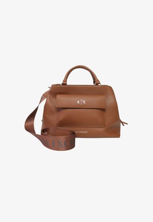 Borsa a tracolla in pelle marrone con una maniglia superiore e una tracolla rimovibile. Tasca frontale con patta e logo impresso sulla tracolla.