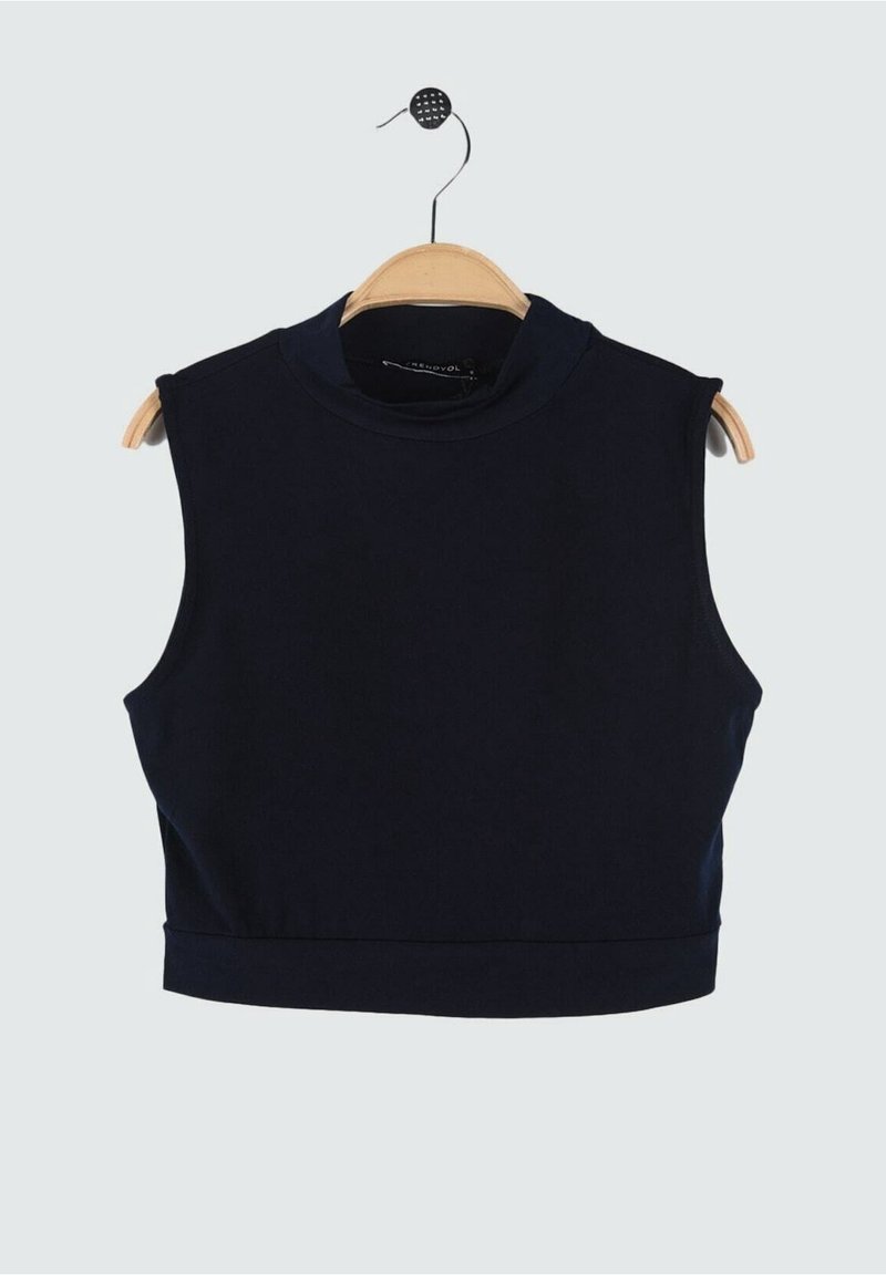 Débardeur court bleu marine en tissu lisse, avec un col montant et sans manches, présenté sur un cintre en bois.