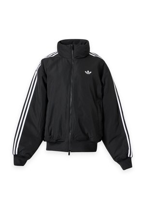 Veste noire Adidas zippée à col montant, avec trois bandes blanches le long des manches et un logo blanc en forme de trèfle sur la poitrine.