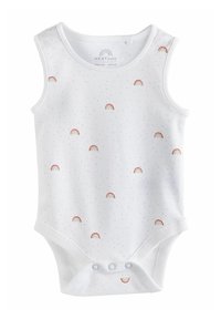 Biała bawełniana koszulka bodysuit dla niemowląt z bezrękawowym krojem, w delikatną teksturę kropkowaną oraz małymi, wielokolorowymi wzorami tęczy. Posiada zapięcia na napy na dole.
