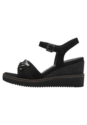 Zwarte wedge-sandalen met een textuur, een geweven plateau, suède banden, een sluiting met een gesp en een decoratief detail aan de voorkant.