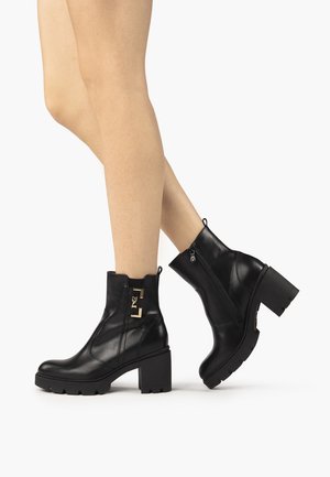 NeroGiardini, Bottines à plateau - black