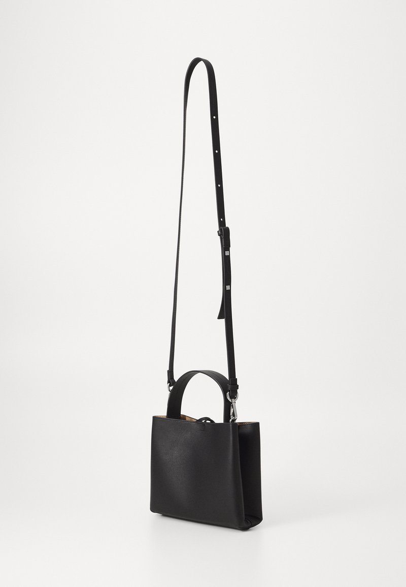 Schwarze Lederhandtasche in rechteckiger Form, mit langem verstellbarem Schultergurt und kurzen oberen Tragegriffen, ausgestattet mit glatter Oberfläche und minimalistischem Design.