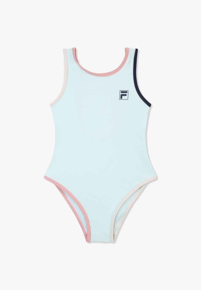 Traje de baño de una pieza sin mangas de color azul claro con ribetes en rosa, beige y azul marino oscuro, y un pequeño logo de FILA en el pecho.