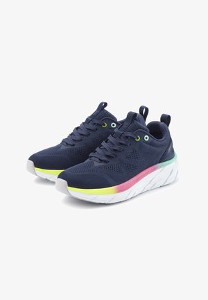 Paar marineblaue Sportschuhe mit Mesh-Obermaterial, mehrfarbigem Farbverlauf auf der Zwischensohle in Gelb, Pink und Türkis sowie weißer, strukturierter Außensohle.
