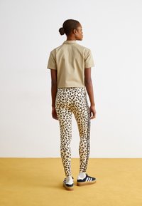 adidas Originals LEO - Tamprės – kelnės - black