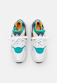 Nike Sportswear AIR HUARACHE UNISEX - Sapatilhas - white/blue/emerald