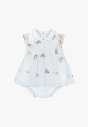 Robe-couverture blanche pour bébé avec col Peter Pan, manches en tulle floral volantes, fleurs brodées roses et jaunes, et un petit nœud sur la poitrine.