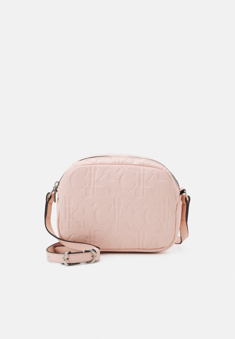 Calvin Klein Jeans SLEEK CAMERA BAG Sac bandoulière pink blush/rose ZALANDO.FR
