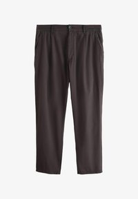 Pantalones marrón oscuro de pierna recta con bolsillos laterales, trabillas para cinturón, cierre de botón y costuras frontales visibles.