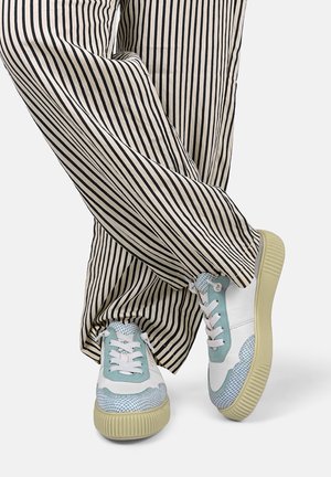 OAKLI - Trainers - weiß türkis