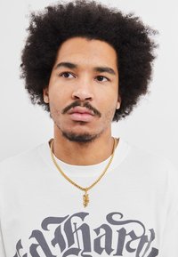 Ed Hardy DEATH BEFORE DISHONOR DAGGER PENDANT NECKLACE UNISEX - Náhrdelník - gold-colored