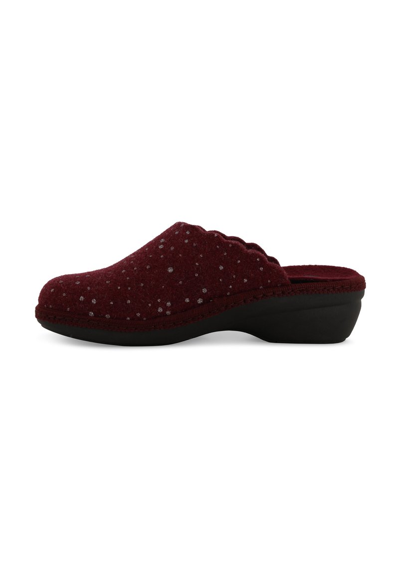 Zoccoli in lana borgogna con design scallopato, dettagli screziati e suola in gomma nera. Texture liscia con punta rotonda e tacco basso.