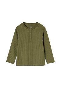 Olivegrünes Langarm-Rippstrickshirt mit Rundhalsausschnitt und drei Knöpfen entlang der Vorderseite, entworfen für Kinder.