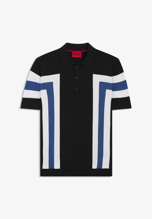 Schwarz kurzärmeliges Poloshirt mit blauen und weißen geometrischen Streifen auf der Vorderseite und den Ärmeln, mit einem roten HUGO-Label im Kragen.