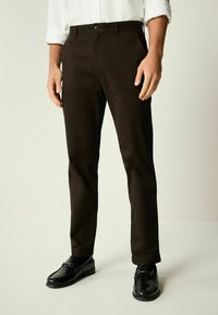 Next REGULAR FIT STRAIGHT LEG STRETCH - Chino - brown